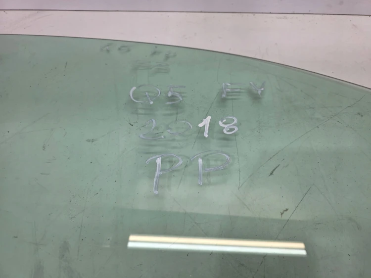 SZYBA BOCZNA DRZWI PRAWY PRZÓD AUDI Q5 FY 80A 2018 80A845202A