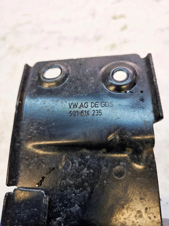 ŁAPA UCHWYT POMPY ABS ESP AUDI A3 8V VW SEAT SKODA 5Q1614235