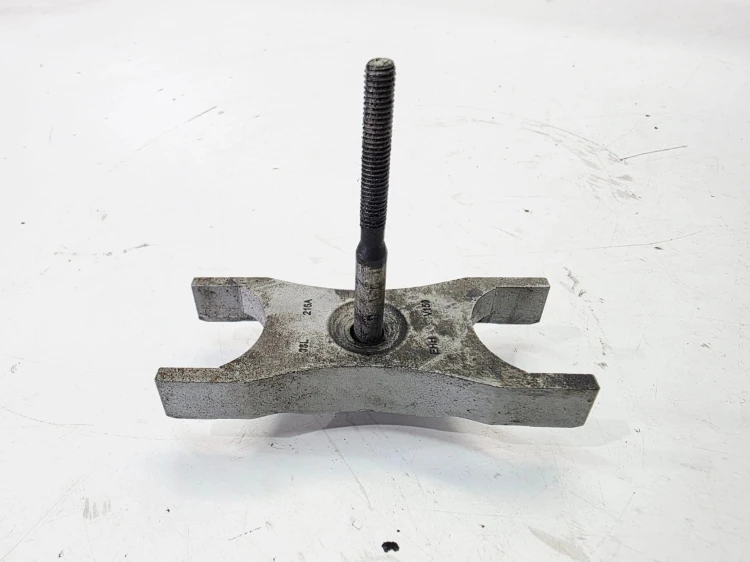 ŚRUBA MOCOWANIE WTRYSKU AUDI VOLKSWAGEN SEAT SKODA 2.0 TDI 03L216A