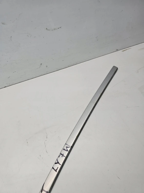 LISTWA NAKŁADKA SZYBY PRAWY TYŁ AUDI Q7 4L 4L0853084B
