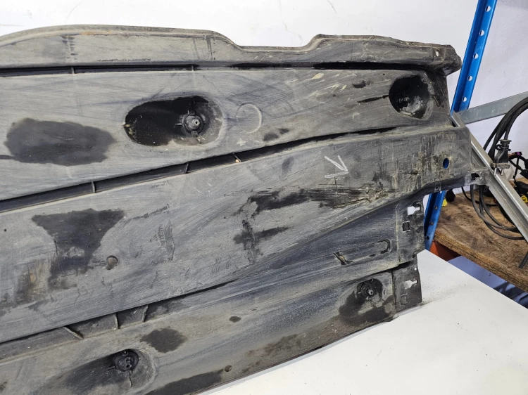OSŁONA PŁYTA PODWOZIA LEWA DUŻA AUDI A3 8V VOLKSWAGEN SEAT 5Q0825201L 2/26