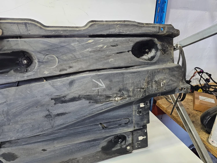 OSŁONA PŁYTA PODWOZIA LEWA DUŻA AUDI A3 8V VOLKSWAGEN SEAT 5Q0825201L 2/26