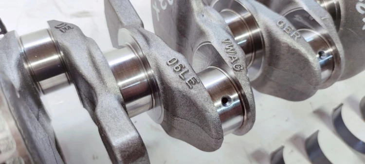 WAŁ KORBOWY AUDI VW SEAT 2.0 TFSI DNF 06LE *33*