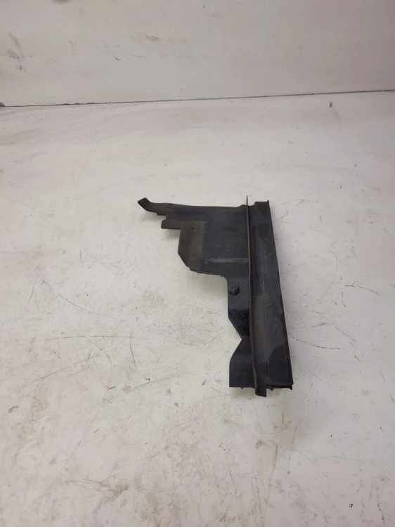 KIEROWNICA POWIETRZA AUDI PRAWA A8 D3 4E0121284K