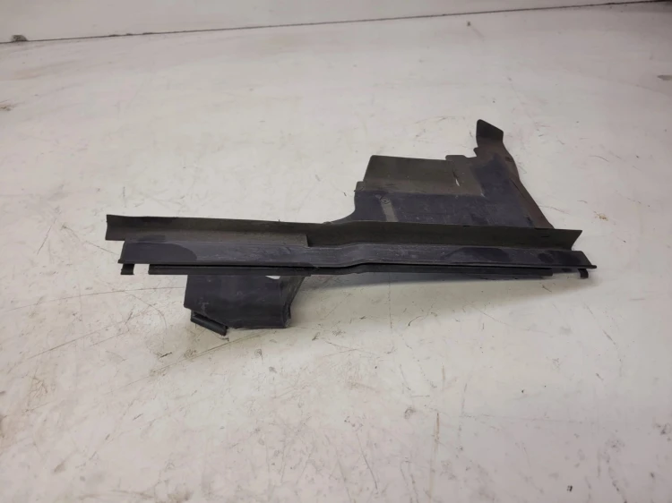 KIEROWNICA POWIETRZA AUDI PRAWA A8 D3 4E0121284K