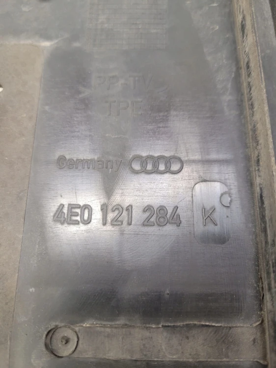 KIEROWNICA POWIETRZA AUDI PRAWA A8 D3 4E0121284K