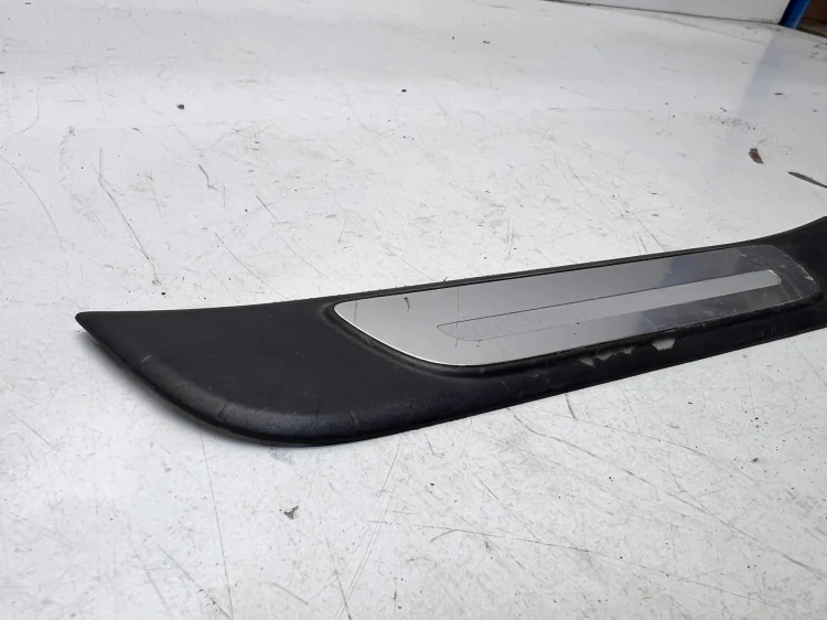 LISTWA PROGOWA PRAWY TYŁ AUDI A3 8V4 SPORTBACK 8V4853558A 1/26