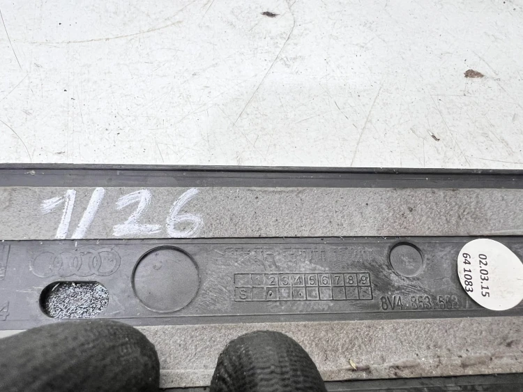 LISTWA PROGOWA PRAWY TYŁ AUDI A3 8V4 SPORTBACK 8V4853558A 1/26