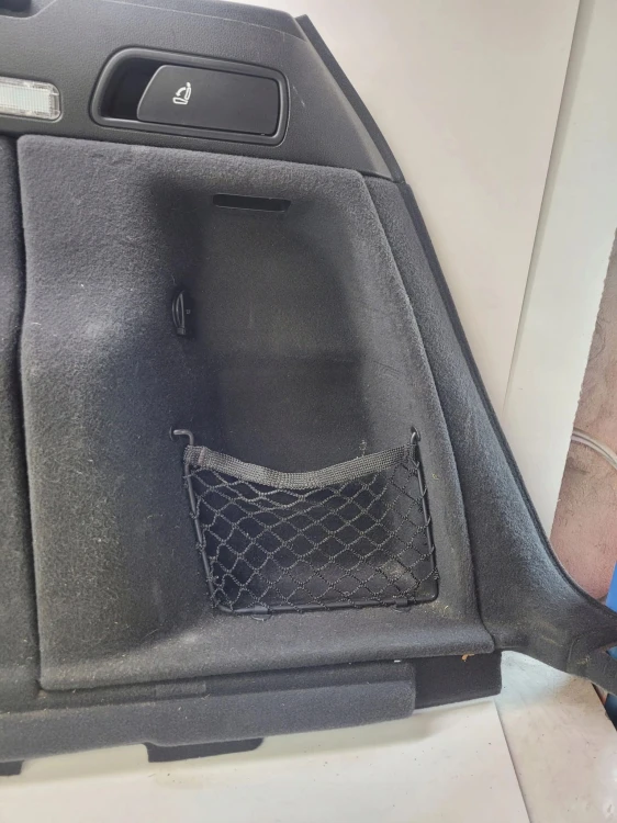 BOCZEK BAGAŻNIKA PRAWY AUDI Q5 8R 8R0863880D
