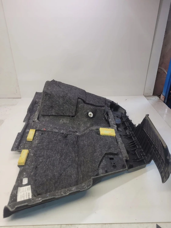 BOCZEK BAGAŻNIKA PRAWY AUDI Q5 8R 8R0863880D