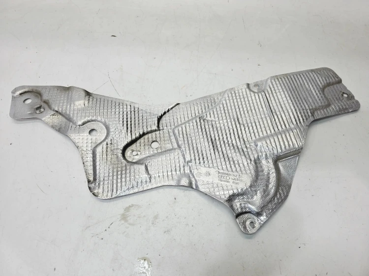 OSŁONA TERMICZNA PODŁUŻNICY PRAWA AUDI A4 B9 A5 2.0 TFSI 8W0804162B