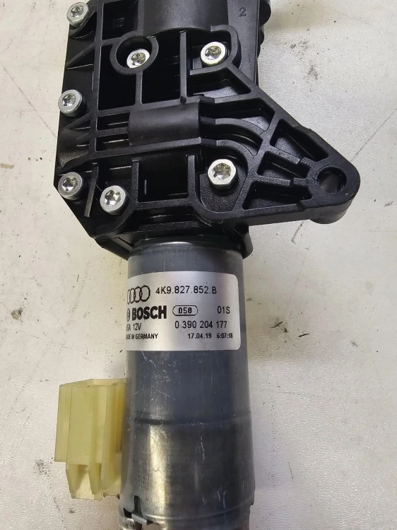 SIŁOWNIK DOCIĄG KLAPY TYŁ AUDI A6 C8 4K9827852B