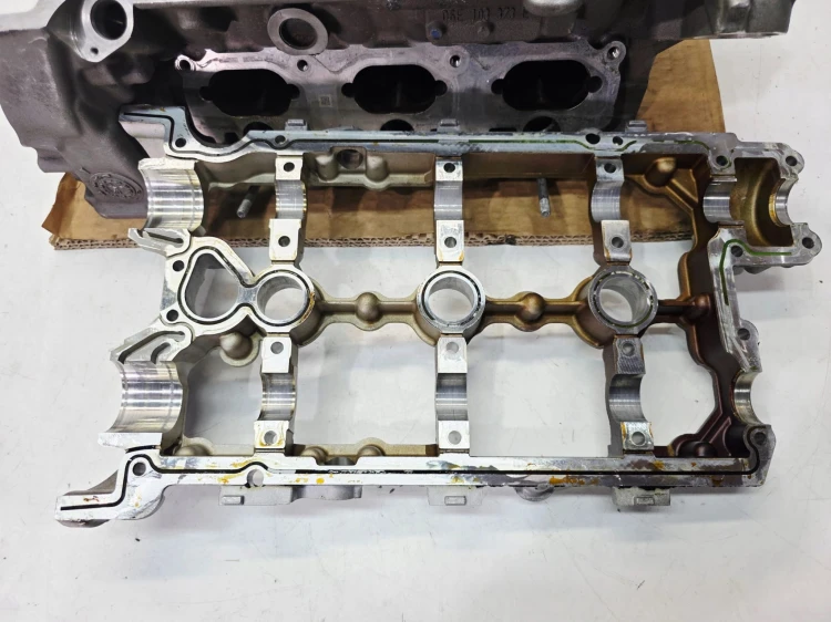GŁOWICA LEWA KOMPLETNA AUDI A4 B7 A6 C6 3.2 FSI 06E103373E 06E103285D