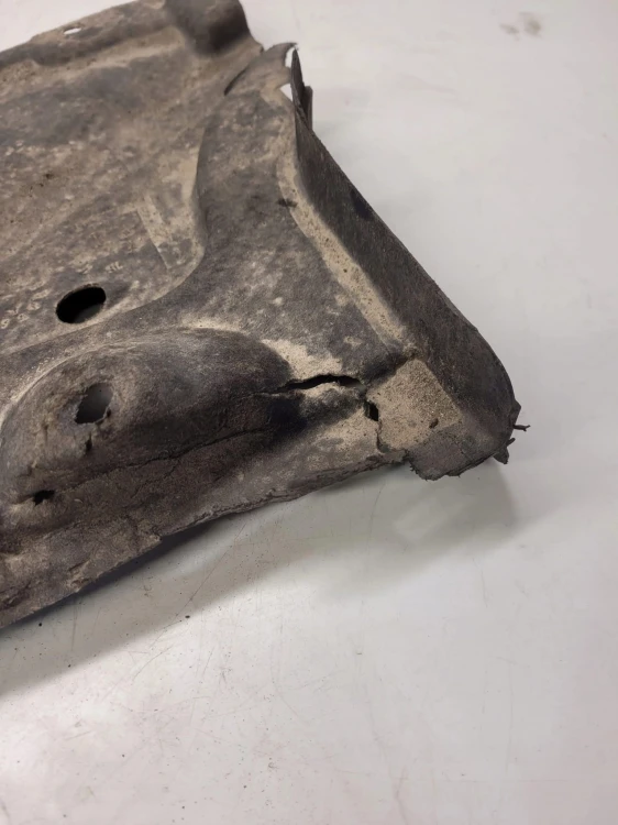 OSŁONA PODWOZIA LEWY TYŁ AUDI A6 C7 4G0825215E *1*