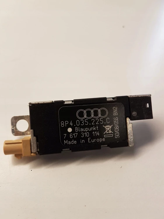 WZMACNIACZ ANTENY AUDI A3 LIFT 8P4035225C