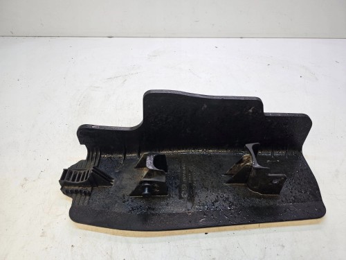 OSŁONA WAHACZA PRAWY TYŁ AUDI A4 B9 8W0505416E