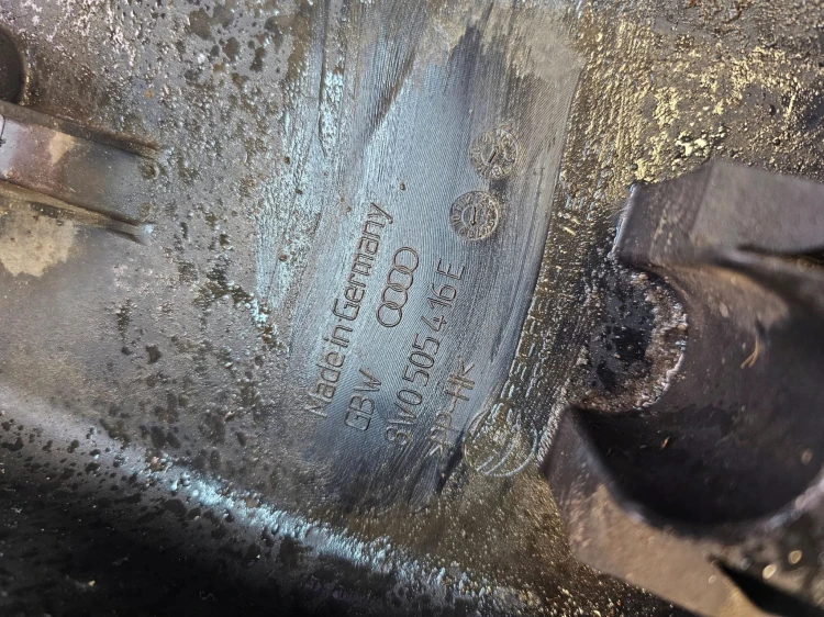 OSŁONA WAHACZA PRAWY TYŁ AUDI A4 B9 8W0505416E