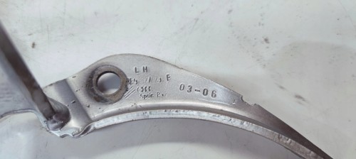 ZAWIAS KLAPY LEWY TYŁ AUDI A4 B7 AVANT 8E9827299F