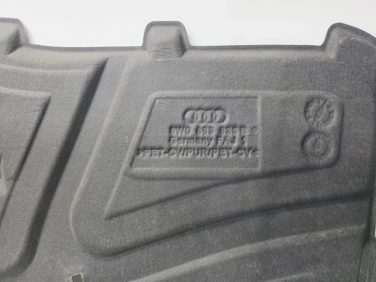 WYGŁUSZENIE MASKI AUDI A4 B9 8W0863825B