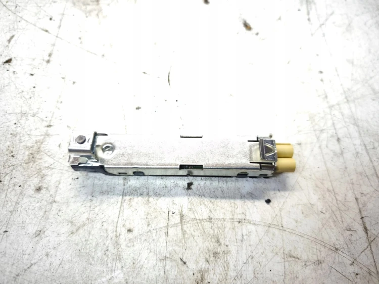 WZMACNIACZ ANTENOWY AUDI A3 8V SEDAN 8V5035225D