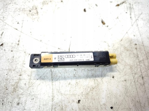 WZMACNIACZ ANTENOWY AUDI A3 8V SEDAN 8V5035225D
