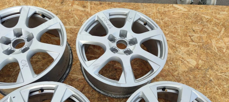 FELGA FELGI AUDI A4 A5 Q5 8J R17 ET39 8R0601025G