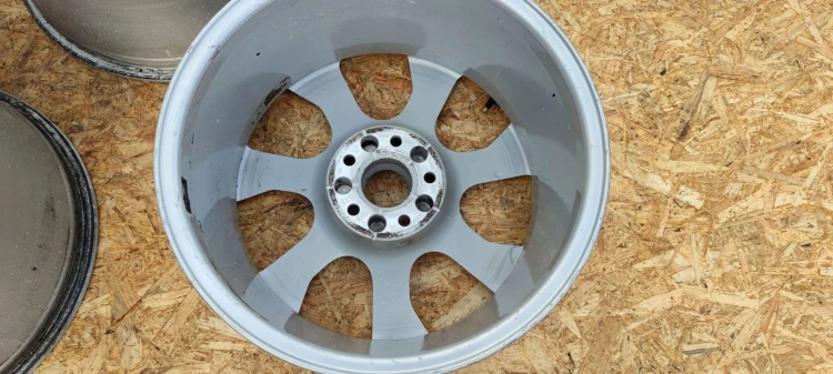 FELGA FELGI AUDI A4 A5 Q5 8J R17 ET39 8R0601025G