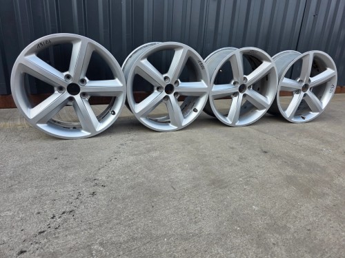 FELGA FELGI VW AUDI SKODA A3 A4 A6 8.0J R18 ET47 8K0601025Q 19/26 KOMPLET