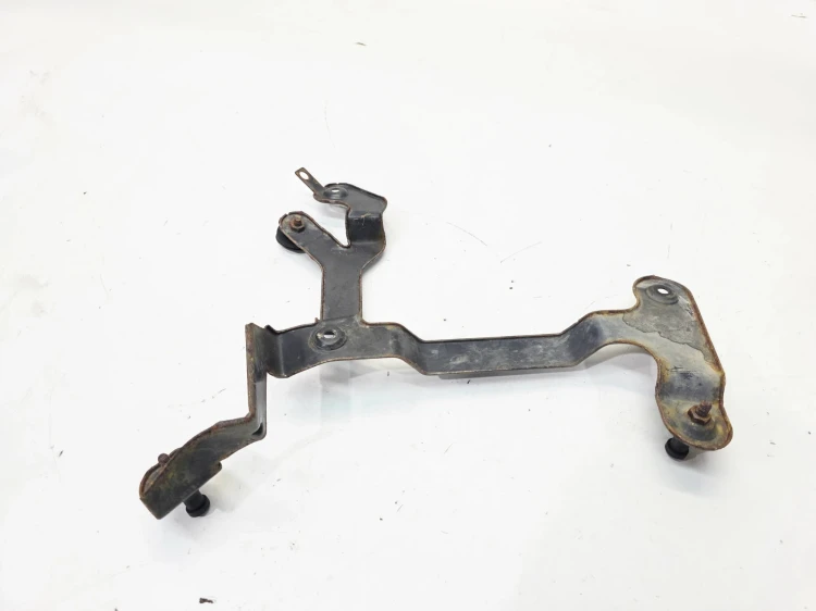 UCHWYT MOCOWANIE FILTRA POWIETRZA AUDI A3 8P 3.2 VR6 1K0129671A