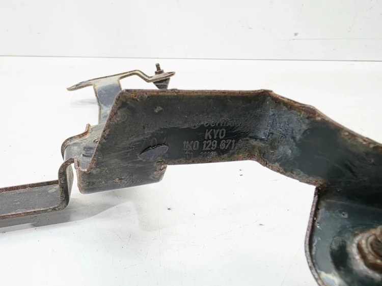 UCHWYT MOCOWANIE FILTRA POWIETRZA AUDI A3 8P 3.2 VR6 1K0129671A