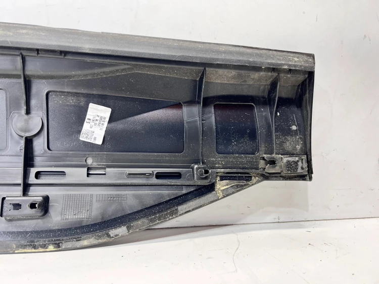 LISTWA DOLNA DRZWI LEWY TYŁ AUDI Q4 E-TRON 89A853969A