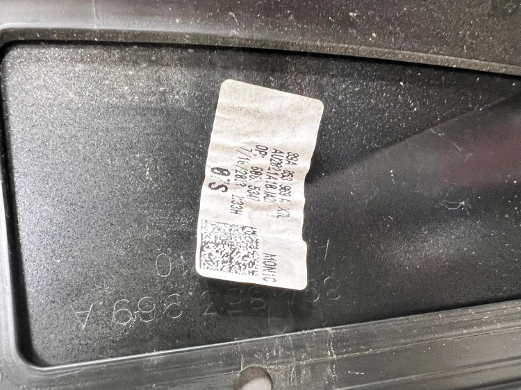 LISTWA DOLNA DRZWI LEWY TYŁ AUDI Q4 E-TRON 89A853969A
