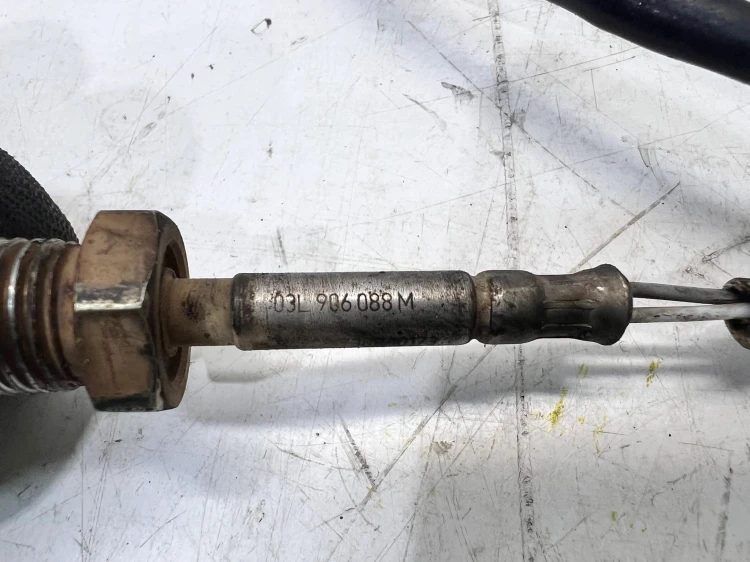 CZUJNIK TEMPERATURY SPALIN AUDI VOLKSWAGEN SEAT SKODA 03L906088M
