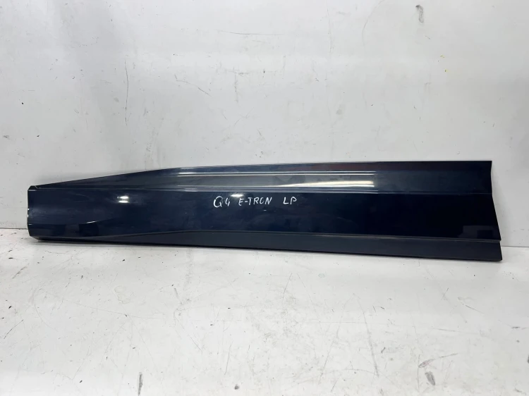 LISTWA DOLNA DRZWI LEWY PRZÓD AUDI Q4 E-TRON 89A853959A