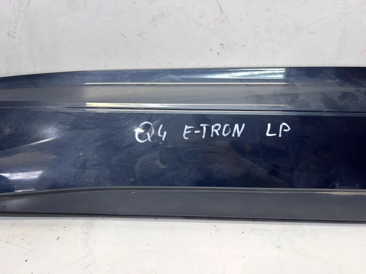 LISTWA DOLNA DRZWI LEWY PRZÓD AUDI Q4 E-TRON 89A853959A