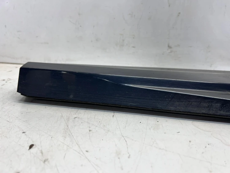 LISTWA DOLNA DRZWI LEWY PRZÓD AUDI Q4 E-TRON 89A853959A