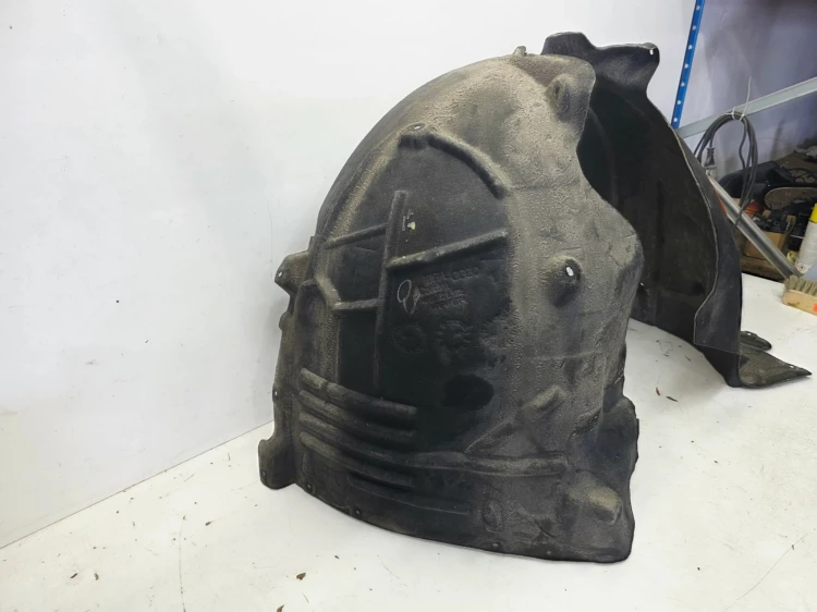 NADKOLE MATERIAOWE PRAWY PRZÓD AUDI A6 C8 4K0821172