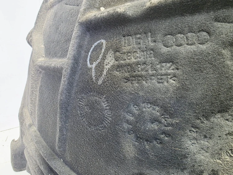 NADKOLE MATERIAOWE PRAWY PRZÓD AUDI A6 C8 4K0821172