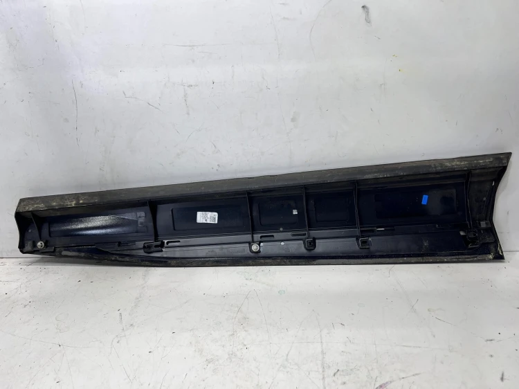 LISTWA DOLNA DRZWI LEWY PRZÓD AUDI Q4 E-TRON 89A853959A