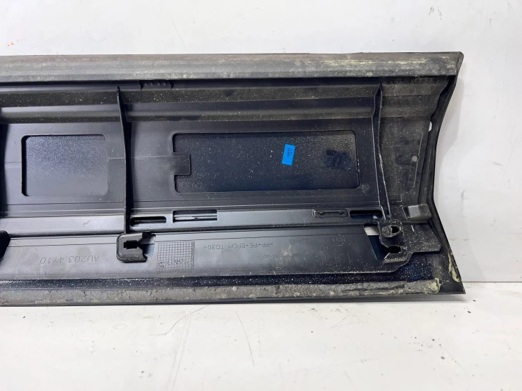 LISTWA DOLNA DRZWI LEWY PRZÓD AUDI Q4 E-TRON 89A853959A
