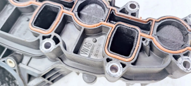 KOLEKTOR SSĄCY AUDI VW SEAT 03L129711AG 2.0 TDI CR
