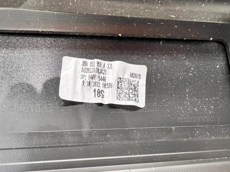 LISTWA DOLNA DRZWI LEWY PRZÓD AUDI Q4 E-TRON 89A853959A