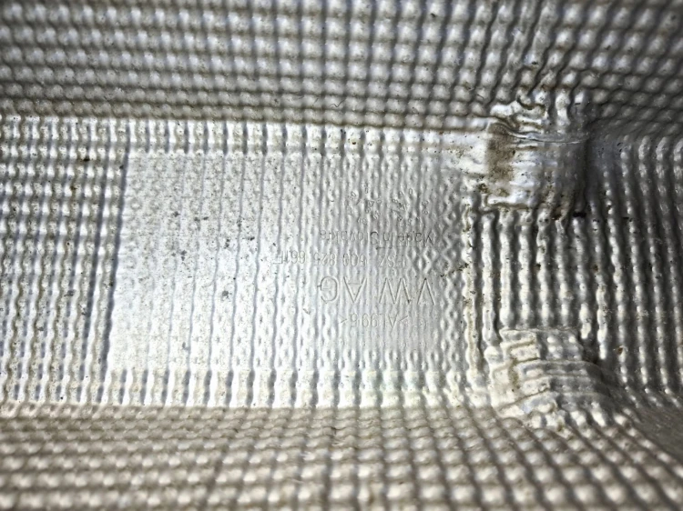 OSŁONA TERMICZNA TUNELU AUDI A3 8V VOLKSWAGEN SEAT SKODA 5Q0825661F