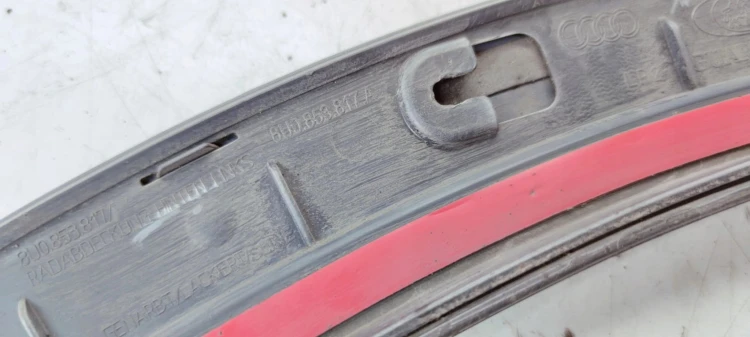 LISTWA BŁOTNIKA LEWY TYŁ AUDI Q3 8U 8U0853817B ***2***