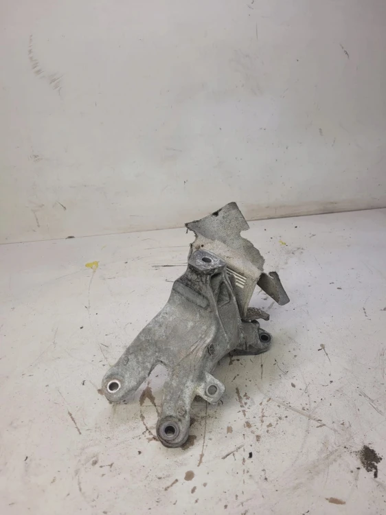 ŁAPA SILNIKA PRAWA AUDI A4 A5A6 C7 8K0199308BT