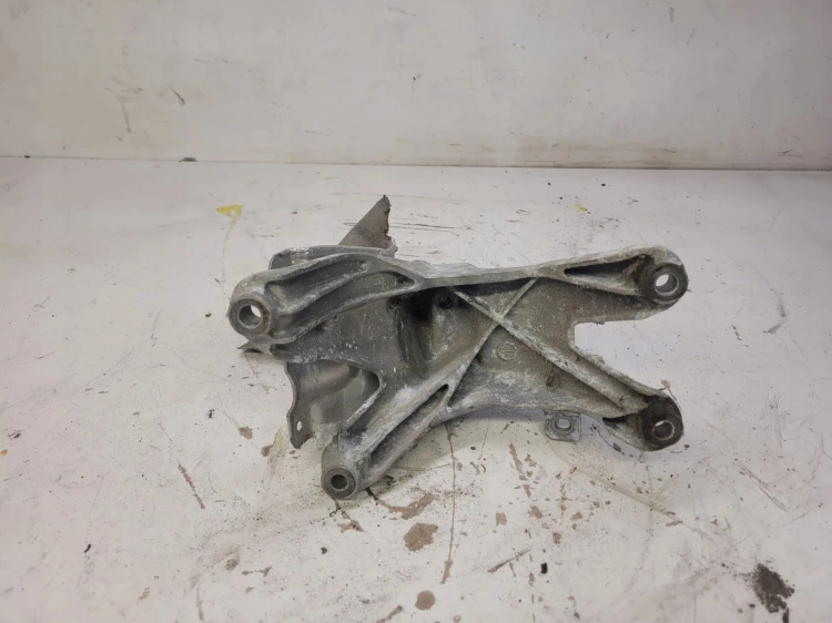 ŁAPA SILNIKA PRAWA AUDI A4 A5A6 C7 8K0199308BT