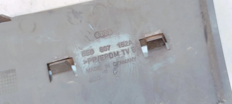 ZAŚLEPKA KRATKI PRAWY PRZÓD AUDI A4 B7 8E0807152A