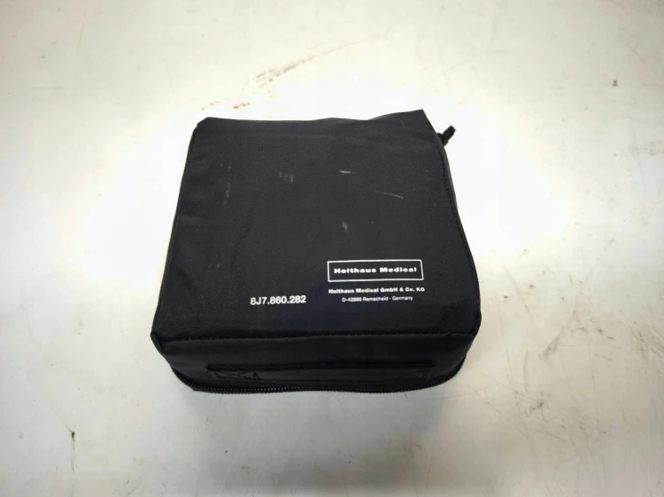 APTECZKA PIERWSZEJ POMOCY AUDI Q3 Q5 Q7 TT 8J7860282