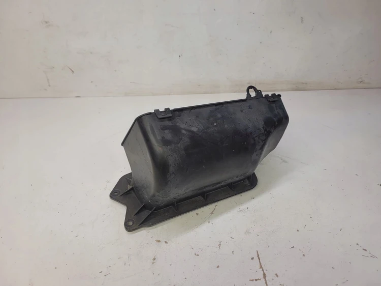 WLOT DOLOT POWIETRZA AUDI A4 B8 A5 8K1819904A