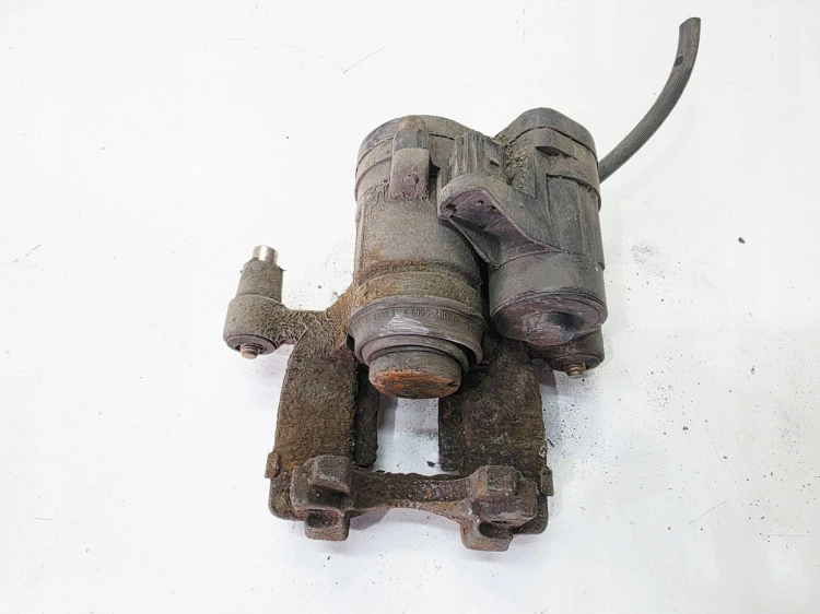 ZACISK HAMULCOWY PRAWY TYŁ AUDI A3 8V VW SEAT SKODA 5Q0615406BG